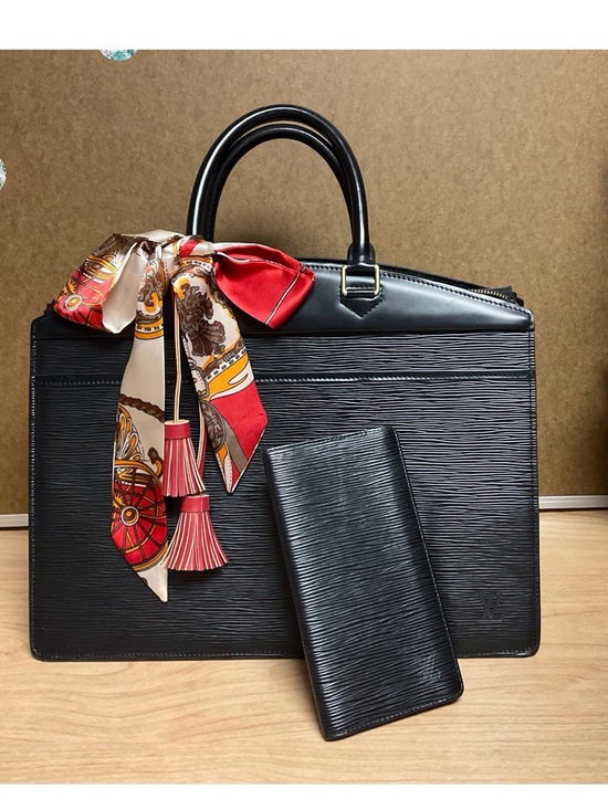 Louis Vuitton Handbags - ✅LOUIS VUITTON Black Epi Leather Bag 
AUTHENTIC SET